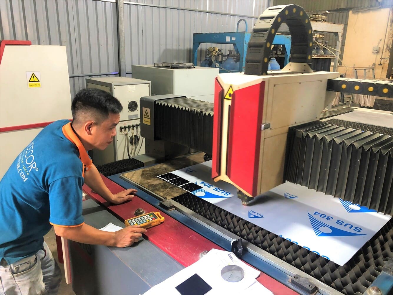 CẮT THEO CHI TIẾT BẢN VẼ