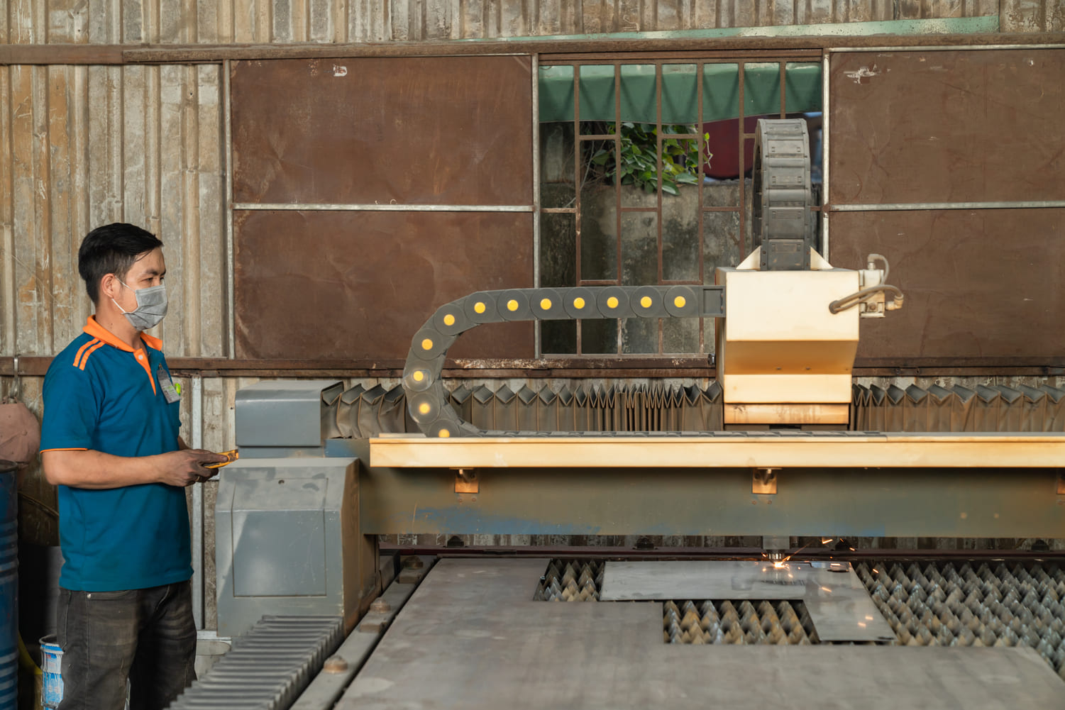 CẮT THEO CHI TIẾT BẢN VẼ