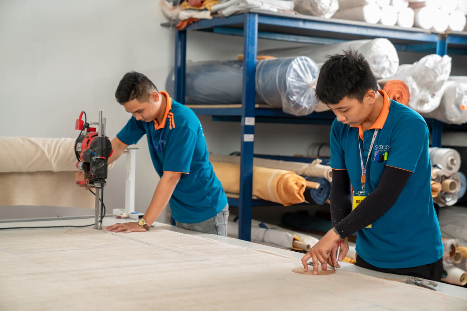 LÊN MÚT – LẤY RẬP CẮT RẬP