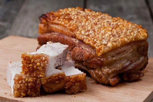 Cách chọn heo quay ngon cho mâm cỗ và buổi tiệc
